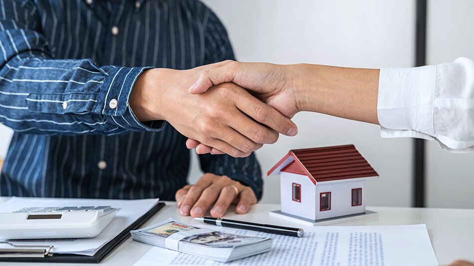 A mortgage broker and a borrower discussing repayments and current expenses